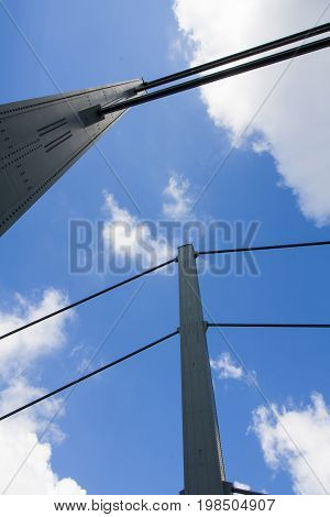 Detailed view on the structural engineering of the Theodor-Heuss-Bridge in Dusseldorf