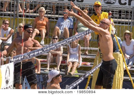 グレンデール、az 順 - 9 月 27 日: オリンピック金メダリストのフィル ・ ダルハウザーと AVP プロ ショーン スコットで競う