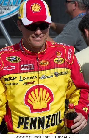 AVONDALE, AZ - 10. APRIL: NASCAR føreren Kevin Harvick gør en udseende før starten af Sub