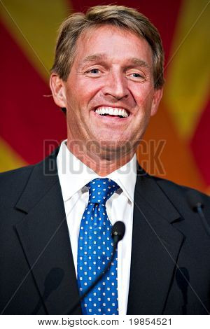 ฟีนิกซ์ AZ - 2 พฤศจิกายน: Congressman Jeff Flake ฉลองชัยชนะในแคมเปญเลือกตั้ง 2010 ของเขาบน