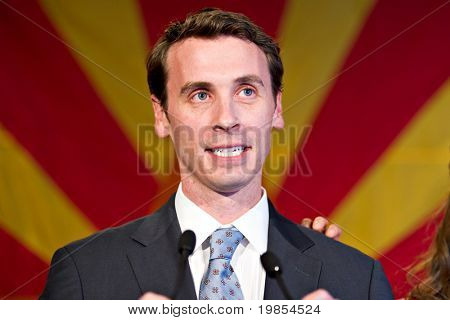 PHOENIX, AZ - 2. NOVEMBER: Kongresmedlem Ben Quayle, søn af tidligere vicepræsident Dan Quayle, fejre