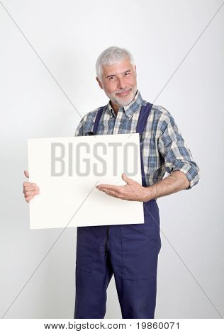 Ritratto di artigiano mostrando bordo bianco