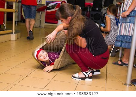 Alchevsk, Ukraine - July 23, 2017: School Cook For Children. Active Games With Children In The Form