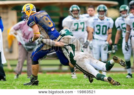 Graz, Österreich 28. Juni österreichischen Fußball-Liga: Rb Maximillian Herdey (# 9, Riesen) und seinem Team-w