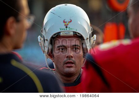 WOLFSBERG, AUSTRIA - 20 agosto American Football B-CE: LB Victorino Rodriguez (#6, Spagna) e il suo te