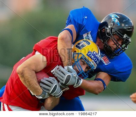 WOLFSBERG, AUSTRIA - 18 sierpnia American Football B-WE: WR Wolfrum Hofbauer (#80, Austria) i jego te