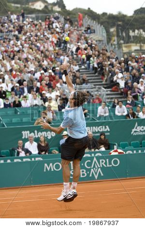 MONACO MONTE CARLO em 23 de abril, Ruben Ramirez Hidalgo ESP v Roger Federer SUI competindo no mastro ATP