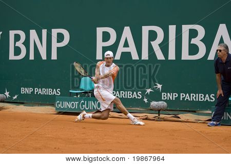 23. Dubna, MONTE CARLO MONACO Ruben Ramírez Hidalgo ESP v Roger Federer SUI v ATP stožáru