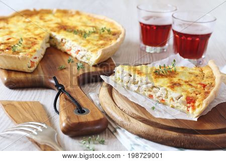 Appetizer: сhicken and bell pepper quiche and two mugs of fruit beer
