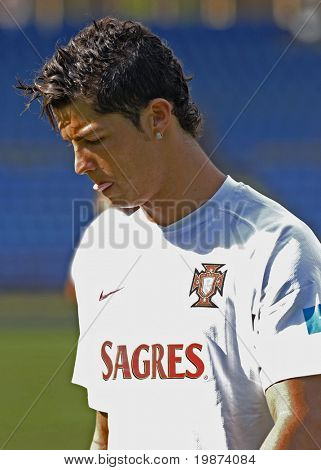 JEREVAN - 21 elokuu: Cristiano Ronaldo aikana Republican-stadion Armeniassa koulutustilaisuus