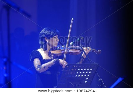 YEREVAN - NOVEMBER 11.: Emma Petrosyan Krisztián Gasparyan 80years ünnepe este folyamán. November