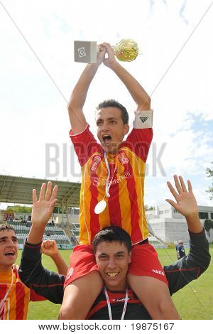 KAPOSVAR, Ungheria - 25 luglio: Bucuresti giocatori gioiscono il V. Youth Football Festival sotto 17 Fi