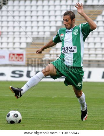 KAPOSVAR ฮังการี - 29 สิงหาคม: Stanic Sdran ในการดำเนินการในเกมฟุตบอลชิงแชมป์แห่งชาติฮังการี
