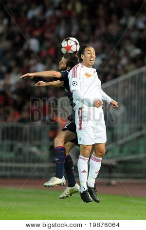 부다페스트-9 월 29 일: (흰색)에서 레안드로 머리 UEFA 챔피언스리그 축구 게임에서 공