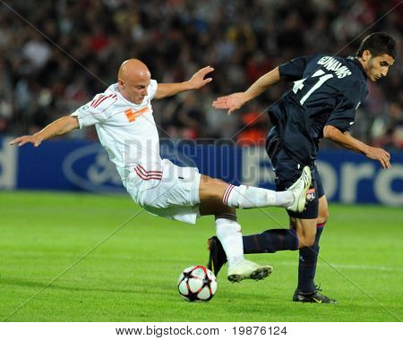 부다페스트-9 월 29 일: Varga (L)와 UEFA 챔피언스리그 축구 게임에서 행동 Gonalons