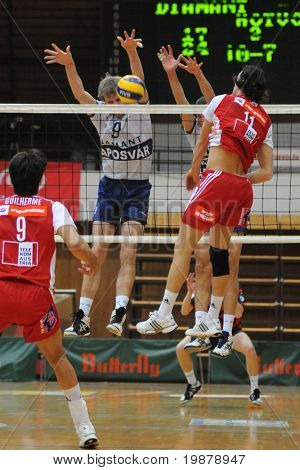 KAPOSVÁR, Maďarsko - 22. ledna: Neidentifikovaný hráči v akci na střední Evropská liga volejbal