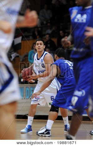 Jönköpings Södra, Ungern - 31 mars: Kornel Kiss (6) i aktion på en ungerska Cup basket spel Jönköpings Södra v