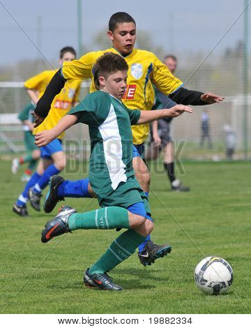 KAPOSVÁR, Maďarsko - 10. dubna: Akos Sebestyen (v zeleném) v akci Maďarské národní Championshi