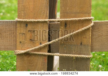 Rope tied a tight knot.And it is very difficult to untie.