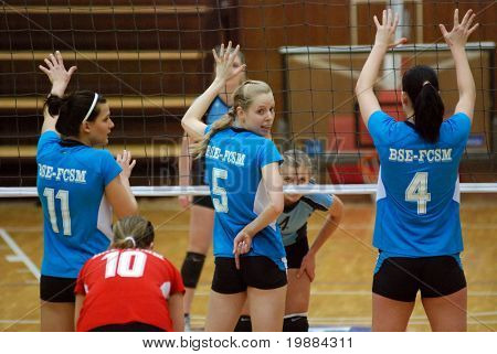 KAPOSVAR, Hongarije - 20 februari: BSE-spelers in actie op de Beker van Hongarije vrouw volleybal spel Ka