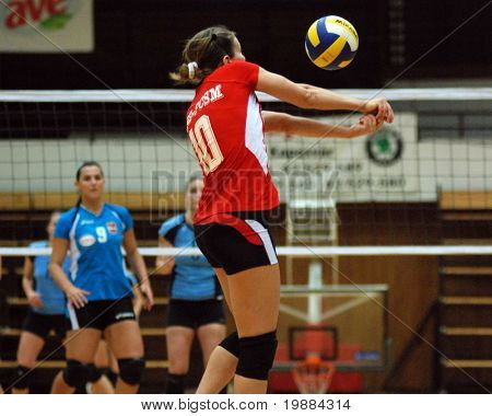 KAPOSVAR, Hongarije - 20 februari: Unidentified BSE-speler in actie op de Beker van Hongarije vrouw volley