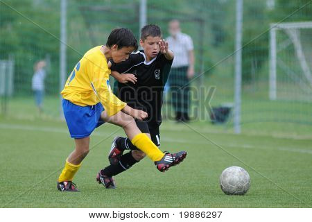 KAPOSVAR, Ungheria - 5 giugno: Roland Vajda (R) in azione al campionato nazionale ungherese sotto 