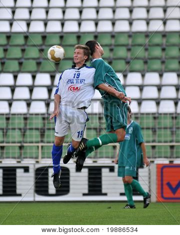 KAPOSVÁR, Unkari - Heinäkuu 20: Tunnistamaton pelaajat Bene Ferenc kuppi alle 19 vä