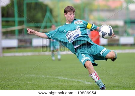 KAPOSVAR, Ungarn - 29 AUGUST: Richard Weimann in Aktion bei der Nemzeti Bajnokság unde