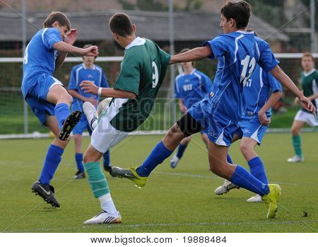 KAPOSVAR, Ungheria - 29 settembre: Richard Csaki (in verde) in azione presso il campione nazionale ungherese