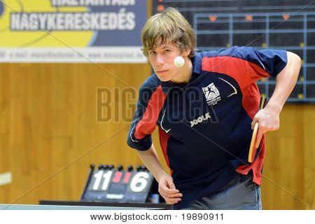 KAPOSVAR, Hongarije - 20 NOVEMBER: Aron Szakaly in actie op een Hongaarse nationale kampioenschap III. ta