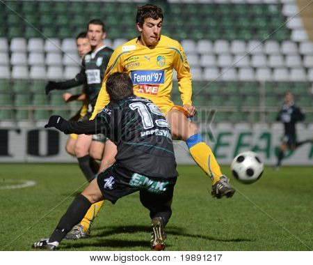 KAPOSVÁR, Maďarsko - 24. listopadu: Neidentifikovaný hráče v herně maďarská Liga Cup Fotbal 