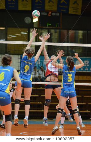 Kaposvar, Ungarn 12. Dezember: Rebeka Rak (9) im Einsatz bei der ungarischen nb i. Liga Frau Volley