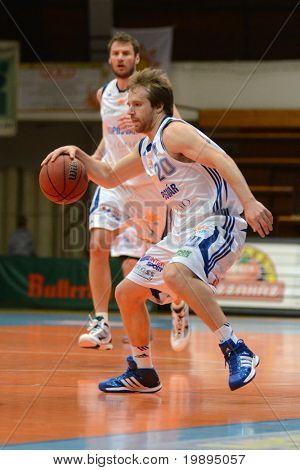 Kaposvar, Ungarn 26. Januar: Joshua Wilson (20) in Aktion auf eine ungarische Tasse Basketball Spiel Kapos