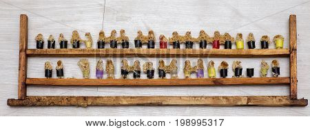 Quilted queen bees on the frame. Errors in the breeding of queen bees. Plastic cups for queen cells. Destruction of the larvae of queen bees