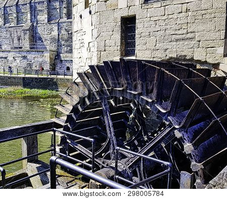 Warwick, Uk - April 21: Picture Of Warwick Castle Mill On April 21, 2019 In Warwick, Warwickshire, U
