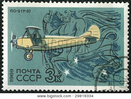 URSS - Circa 1969: Un francobollo stampato dall'URSS spettacoli biplano sovietico Po-2 (u-2), Circa 1969
