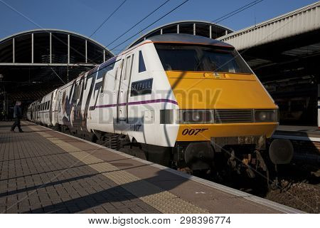 East Coast Trains Class 91 ( Number 91007 ) In Promotional James Bond 007 Skyfall Livery At Newcastl