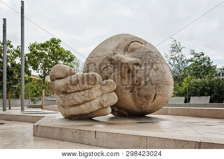 Paris, France - 08 August, 2017: Sculpture Ecoute Listening By Henri De Miller At Les Halles