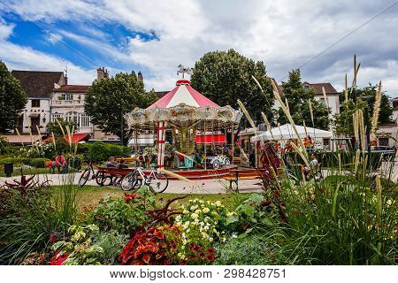 Beaune, France - August 10, 2017: Small Village And The Typical Architecture Of The Building In Beau