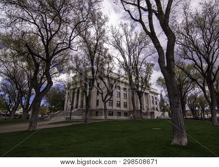 Prescott, Arizona, Usa 04/22/2019 The Yavapai County Courthouse On A Bright Spring Day