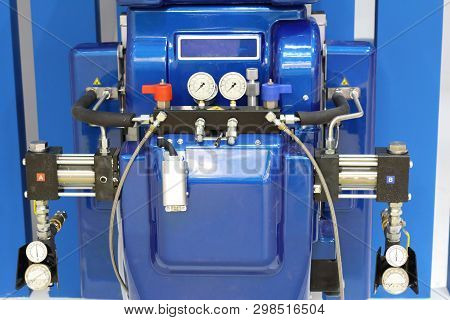 Dispenser. Hydraulic Equipment For Coatings And Polyurea. High Pressure Coating Technology. Hydrauli