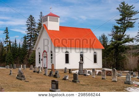 Hereford, Qc, Canada - 21 April 2019: The All Saints Anglican Church In Hereford Was Build Circa 186