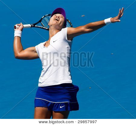 MELBOURNE - Joulukuu: Li Na Kiinan hänen ensimmäisen kierroksen voitto yli Kaenia Pervak 2012 Austral