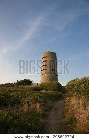 Martello Tower At Fort Saumarez, Used By The German Occupation Forces During World War 2 - Fort Saum