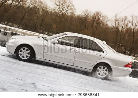 Kiev, Ukraine - November 22, 2018: Mercedes-benz S-class In Winter Against The Backdrop Of Trees
