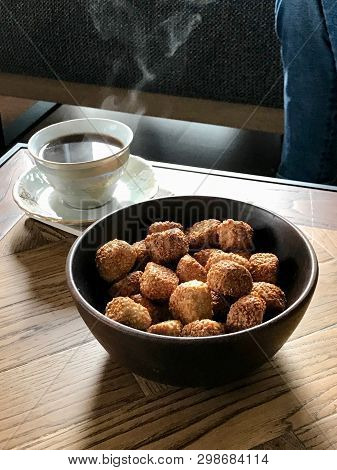 Turkish Salty Bakery Bagel Balls Kahke Simit With Sesame Seeds / Salted Snacks
