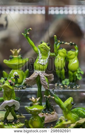 Set Of Porcelain Dancing Toads. Toad Porcelain Figures