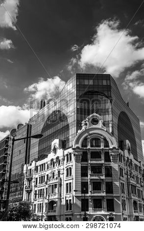 Lisbon, Portugal - May 7, 2008: Edifício Heron Castilho Is A High-rise Residential And Office Buildi