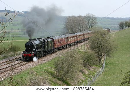 8f Steam Locomotive No. 48151 At Gargrave - 23rd April 2010 With The Whitby-carnforth Charter Train 