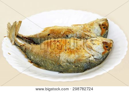 Fried Mackerels (rastrelliger Brachysoma) On White Ceramic Plate And Pink Background. Fried Mackerel